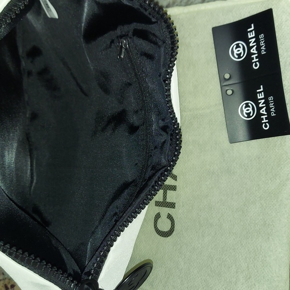 Chanel Beauty White Makeup Bag Pouch Clutch Cosmetic Case - Picture 6 of 8